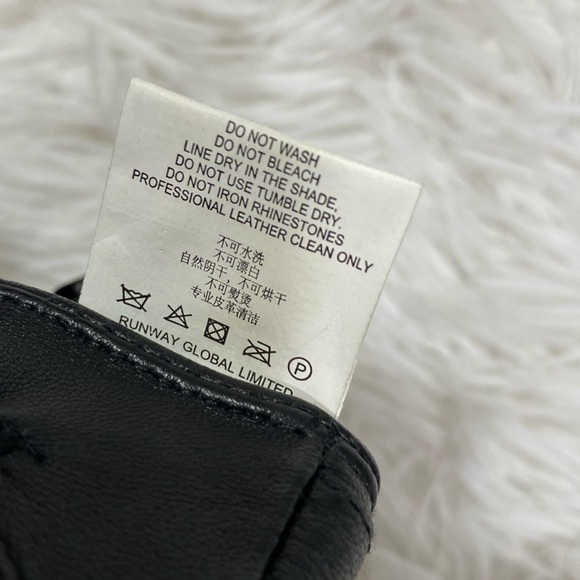 RUNWAY NY Genuine Leather Fingerless Moto Gloves Buckle Detail Black Size S/M